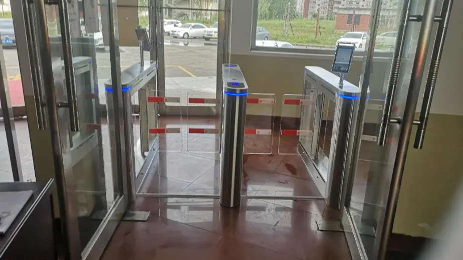 Brama wahadłowa do pomiaru temperatury