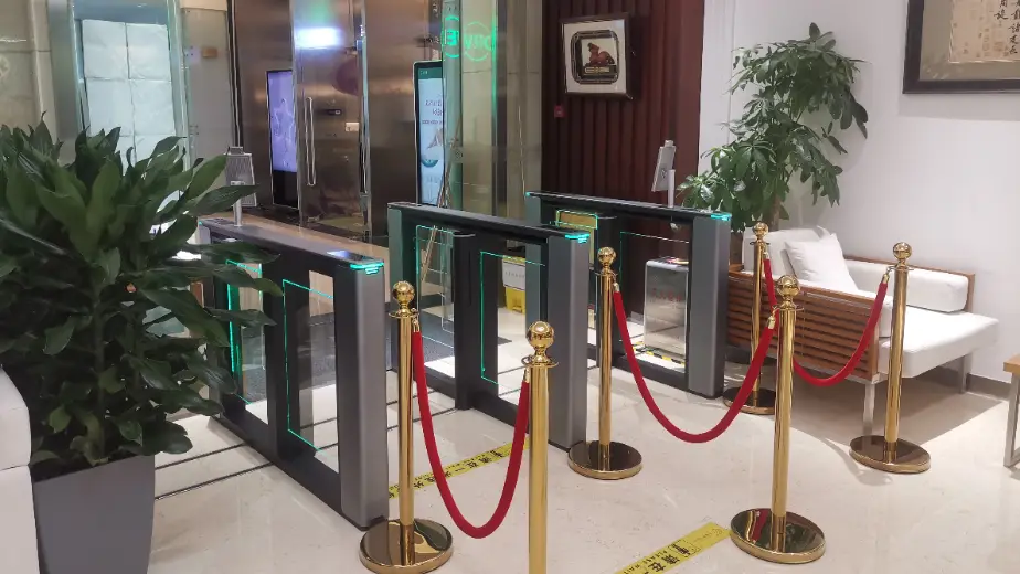 Inteligentny system zarządzania tłumem