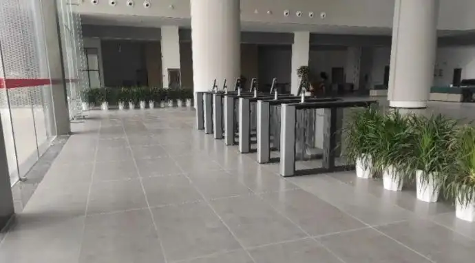 Brama bram obrotowych zabezpieczeń