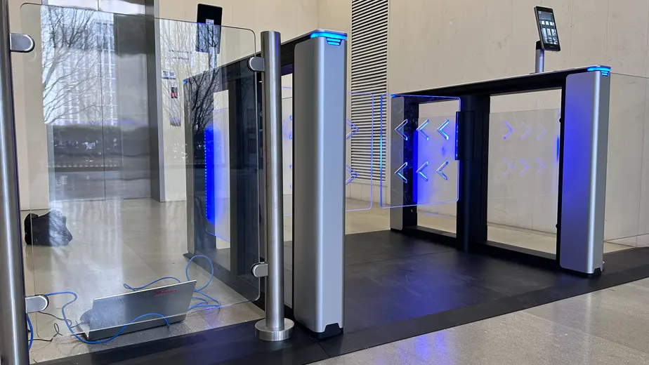 Speed gate z rozpoznawaniem twarzy