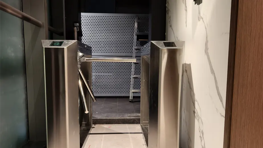 Turnikety statywne do siłowni