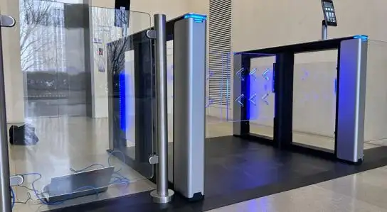 Brama bramek obrotowych dla społeczności mieszkalnych