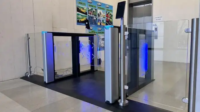 Brama dostępu dla pieszych kodem QR